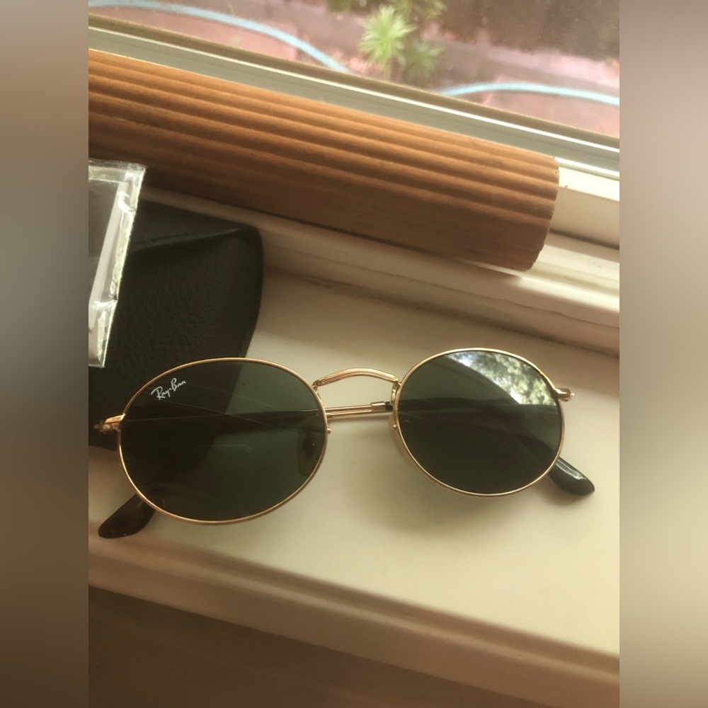 Oval Raybans- brand new never worn!